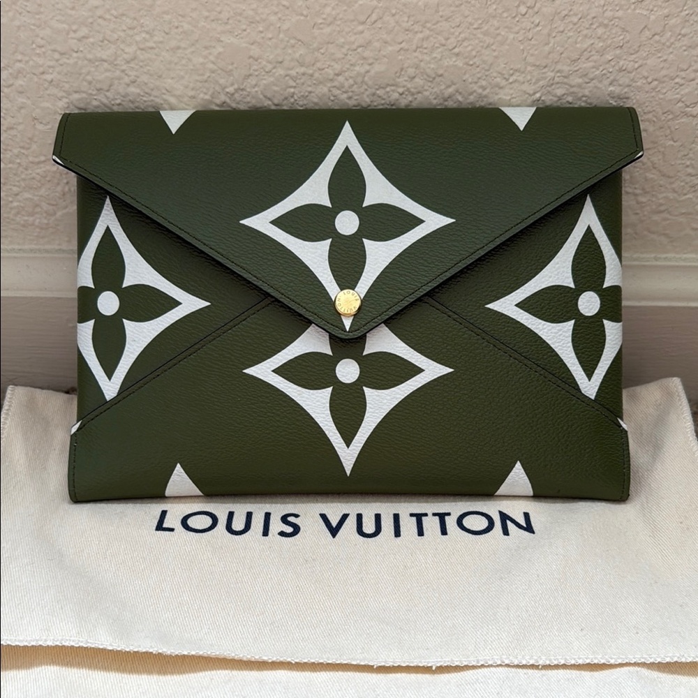 Louis Vuitton Green and White Patterned Clutch